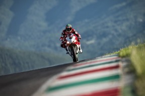 公牛锋线球员多点开花展现战术灵活性，公牛时期中锋是谁