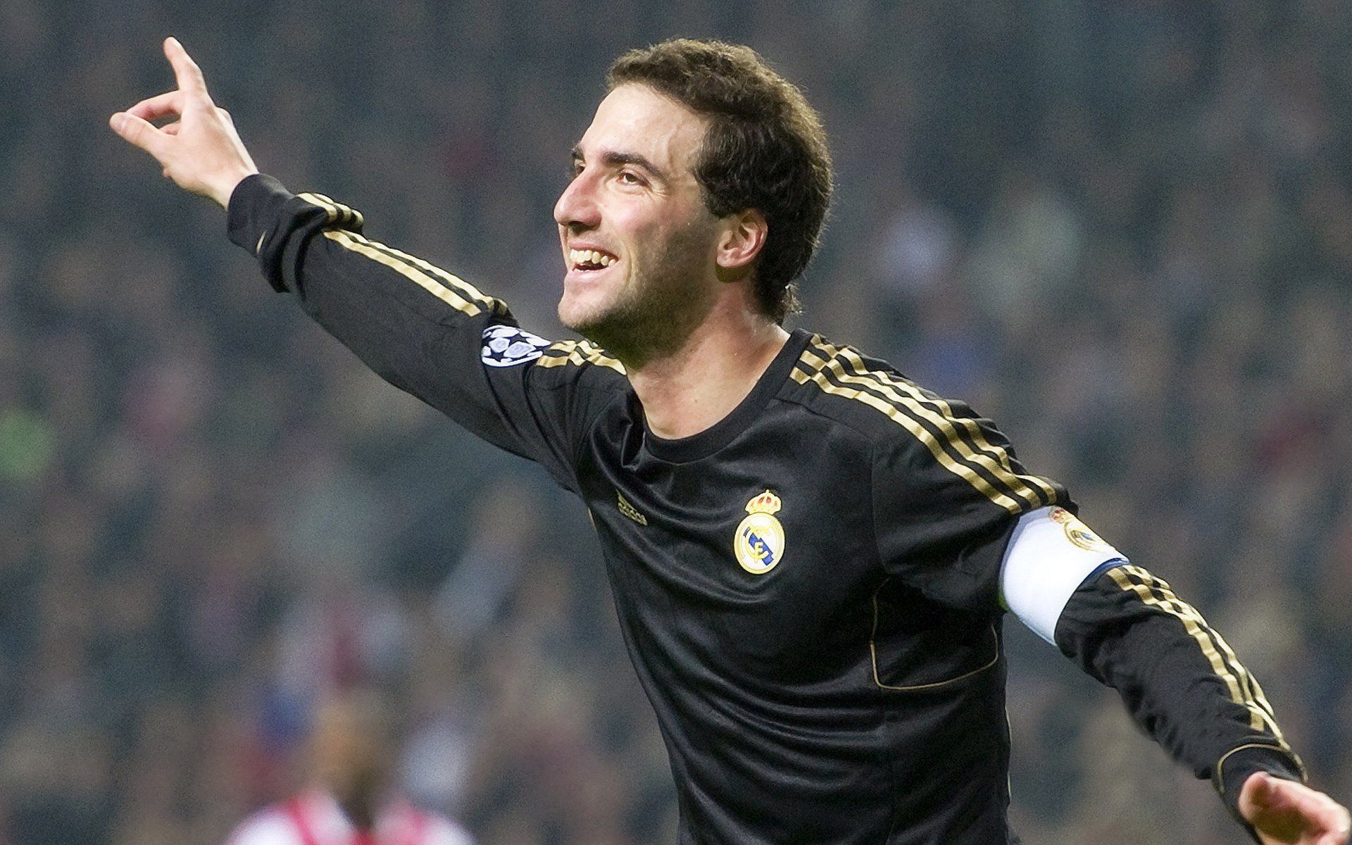 “胡利安·门德斯的进攻速度与球场掌控力，成就阿根廷美洲狮队的新未来”